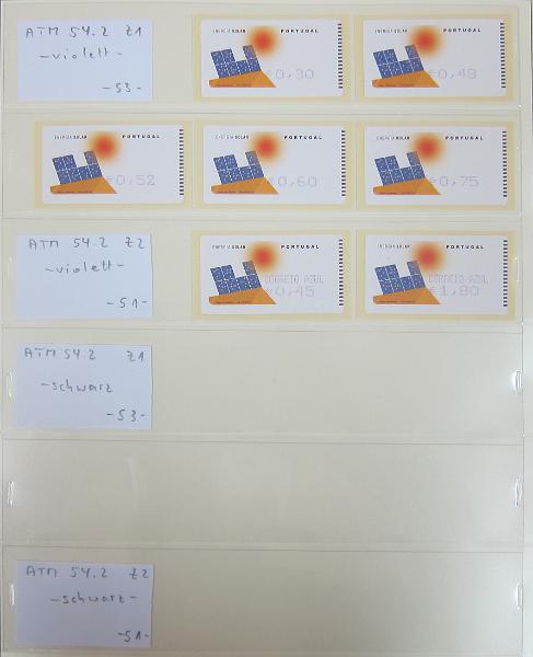 0265 (188).jpg -     Lote:    265      Colecção Especializada - Etiquetas      Lotes Especiais       Descrição:      1981/2010 &mdash; Etiquetas.   Coleção composta por 12 álbuns com etiquetas desde percursoras e Framas até 2010, com provas, erros, FDC's, etiquetas novas e usadas, sobrescritos circulados, variedades de impressão e papéis. Importante estudo. Lote a ver.        Lote ETQ       Valor Base:     &euro; 3000,00     Valor Venda:     &euro;      